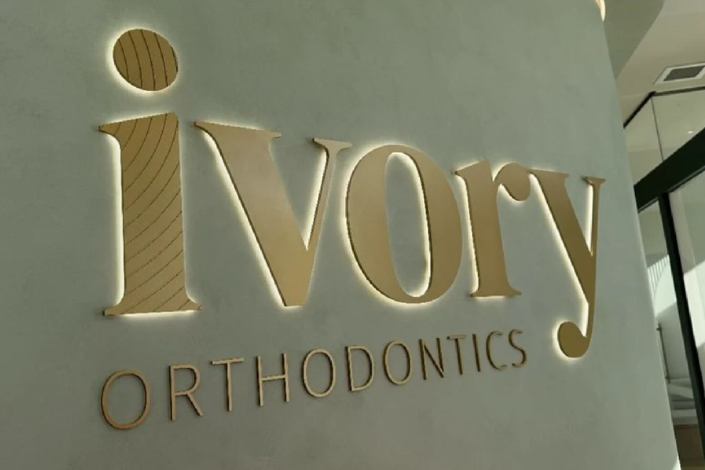 Ivory Orthodontics- Sign Writing -Rapid Signs and Graphics Tasmania
